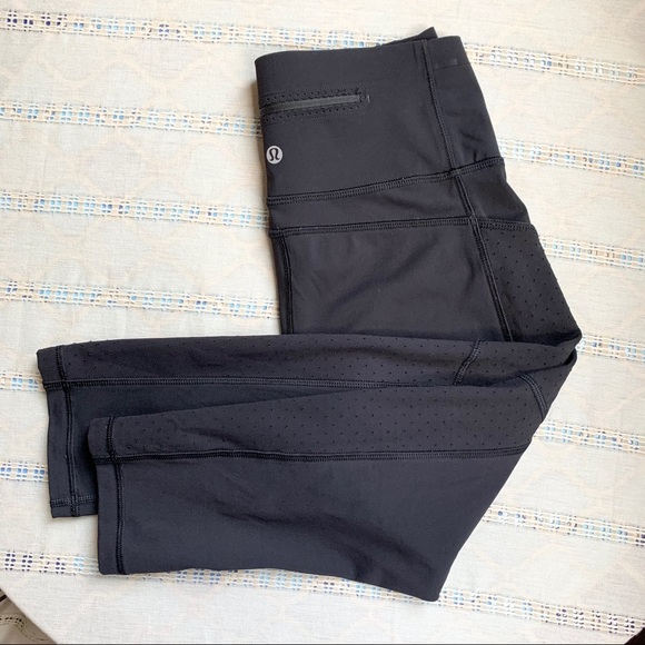 lululemon athletica Pants - Lululemon Black Capri Cropped Mesh Tight Leggings